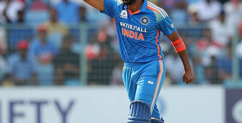 कप्तानी छोड़कर सदरलैंड ने खोला खाता: WBBL|12 के पहले मुकाबले में 57(36) और 3-34 का पूरा हिसाब कप्तानी छोड़कर सदरलैंड ने खोला खाता: WBBL|12 के पहले मुकाबले में 57(36) और 3-34 का पूरा हिसाब