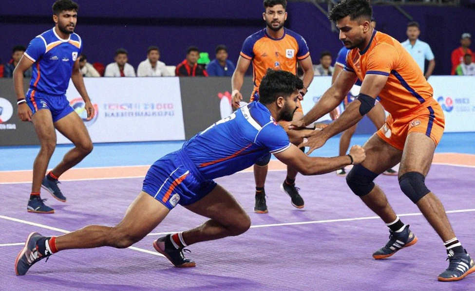 टखने की पकड़ और मैट का बदलाव: कबड्डी का असली रिकॉर्ड चोट-बहीखाता है